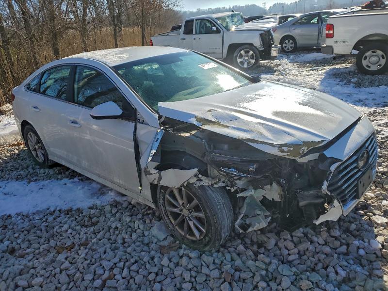 Photo 4 from auction – 2019 HYUNDAI SONATA SE with VIN 5NPE24AF6KH771255