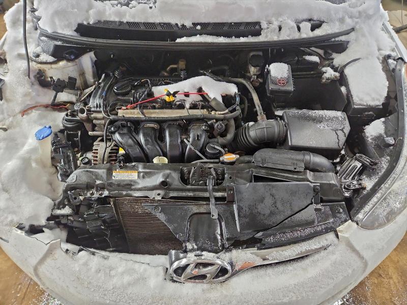 Photo 11 from auction – 2012 HYUNDAI ELANTRA GL with VIN 5NPDH4AE3CH148517