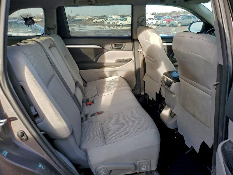 Photo 10 from auction – 2016 TOYOTA HIGHLANDER with VIN 5TDBKRFH5GS334987