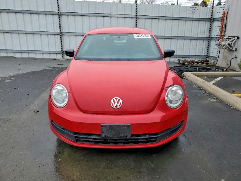 Photo 5 from auction – 2013 VOLKSWAGEN BEETLE with VIN 3VWFP7AT6DM663242