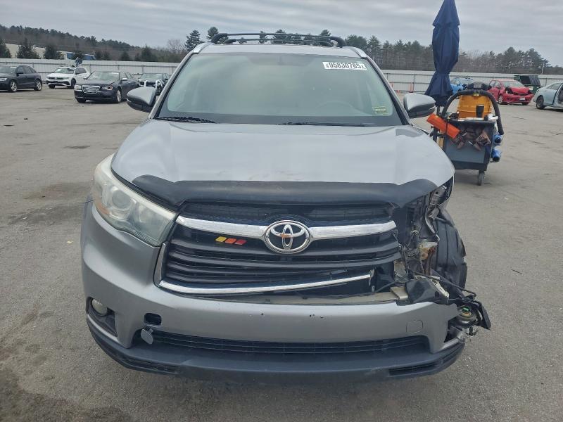 Photo 5 from auction – 2015 TOYOTA HIGHLANDER with VIN 5TDJKRFH5FS133293