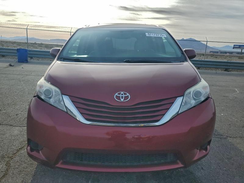 Photo 5 from auction – 2016 TOYOTA SIENNA LE with VIN 5TDKK3DC8GS739276