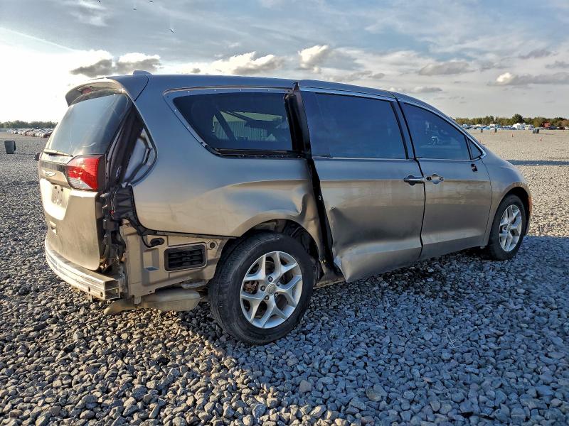 Photo 3 from auction – 2017 CHRYSLER PACIFICA T with VIN 2C4RC1BG6HR817067