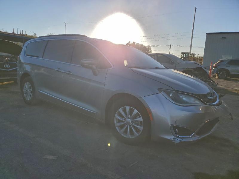 Photo 4 from auction – 2017 CHRYSLER PACIFICA T with VIN 2C4RC1BG0HR569625