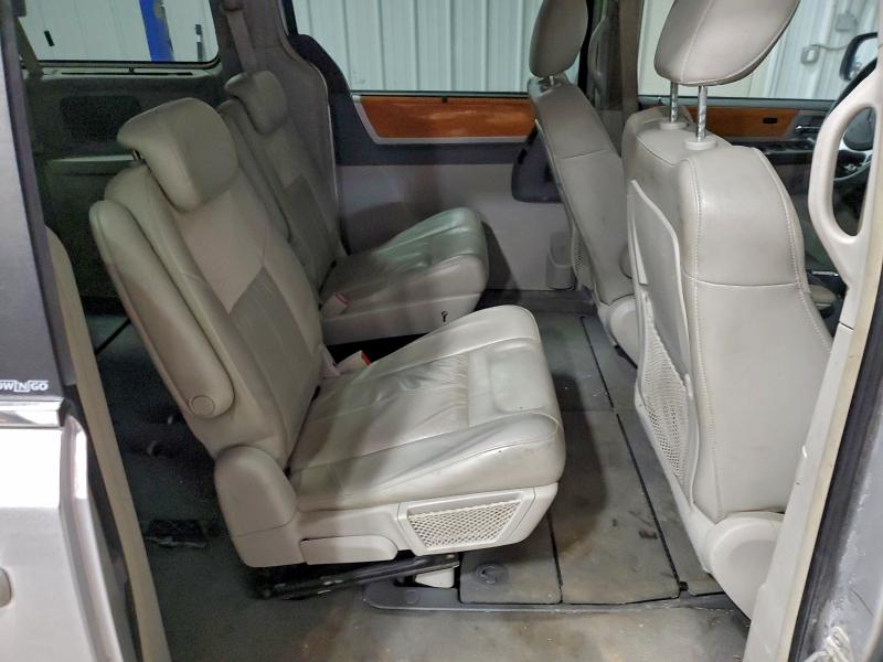 Photo 10 from auction – 2010 CHRYSLER TOWN & COU with VIN 2A4RR6DX5AR137489
