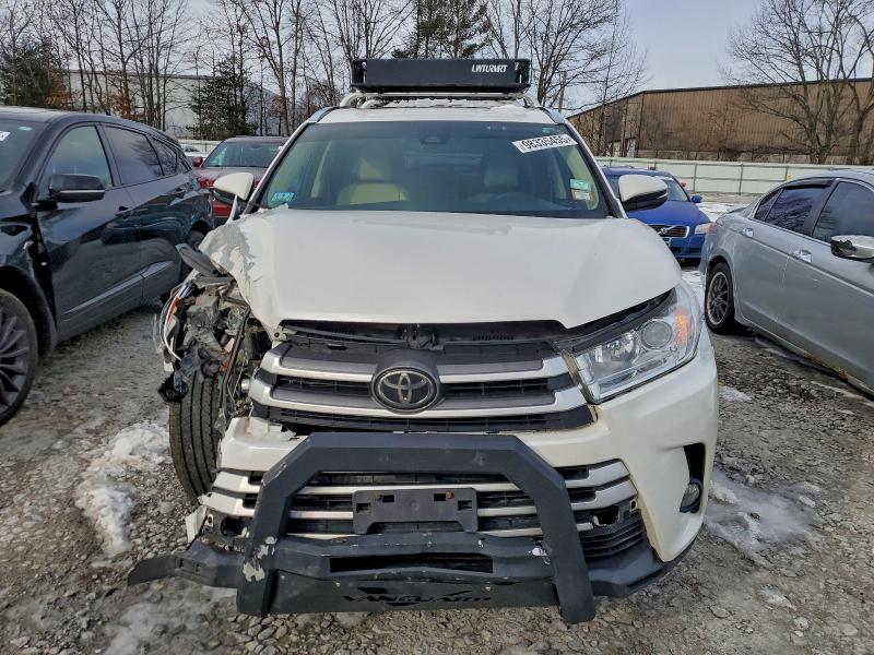 Photo 5 from auction – 2018 TOYOTA HIGHLANDER with VIN 5TDJZRFH0JS851032