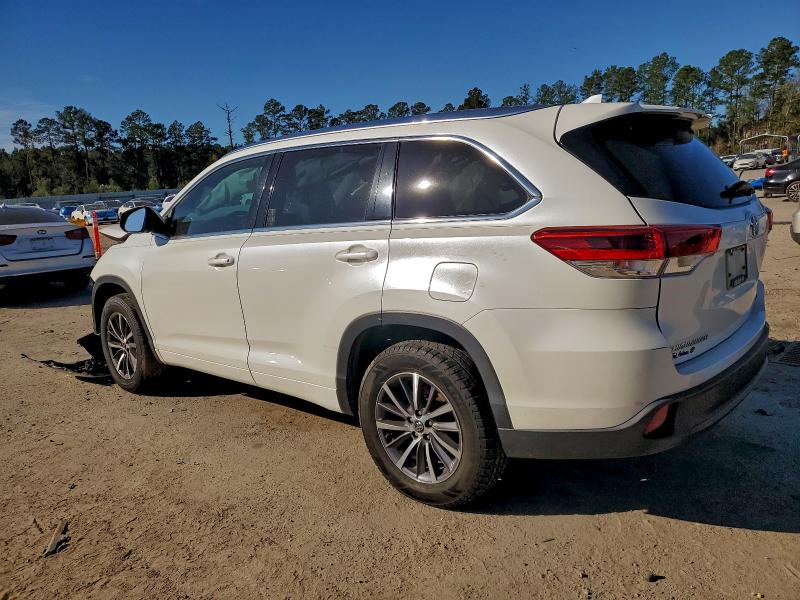 Photo 2 from auction – 2018 TOYOTA HIGHLANDER with VIN 5TDKZRFH6JS536174