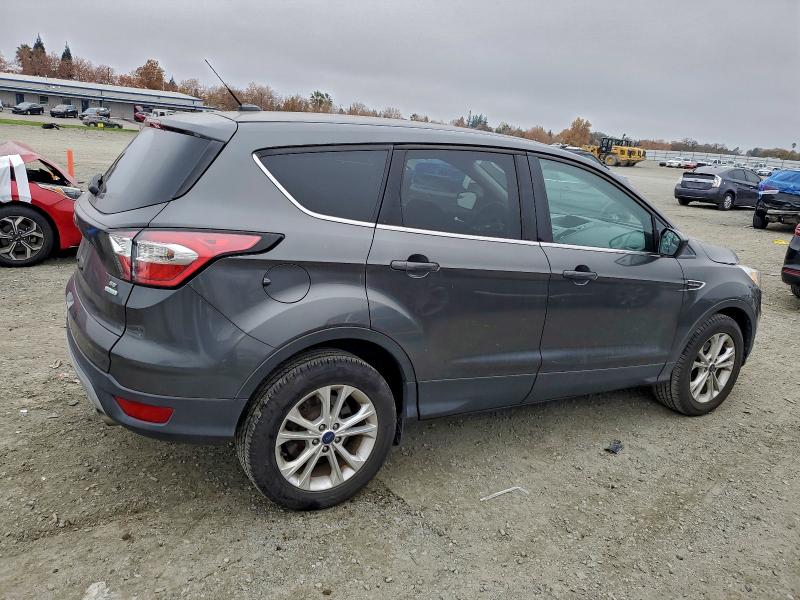 Photo 3 from auction – 2017 FORD ESCAPE SE with VIN 1FMCU0GD9HUC02555