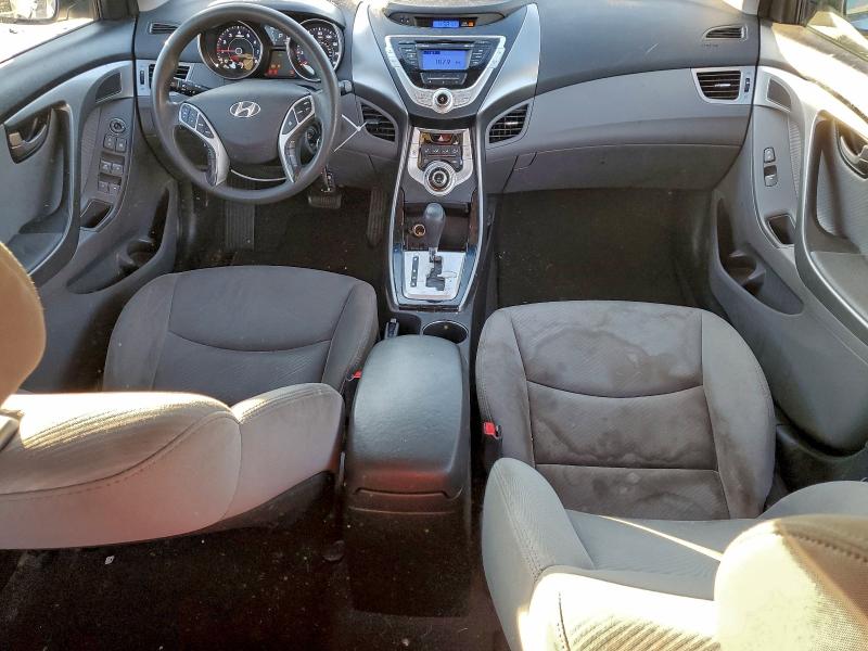 Photo 8 from auction – 2012 HYUNDAI ELANTRA GL with VIN 5NPDH4AE9CH069143