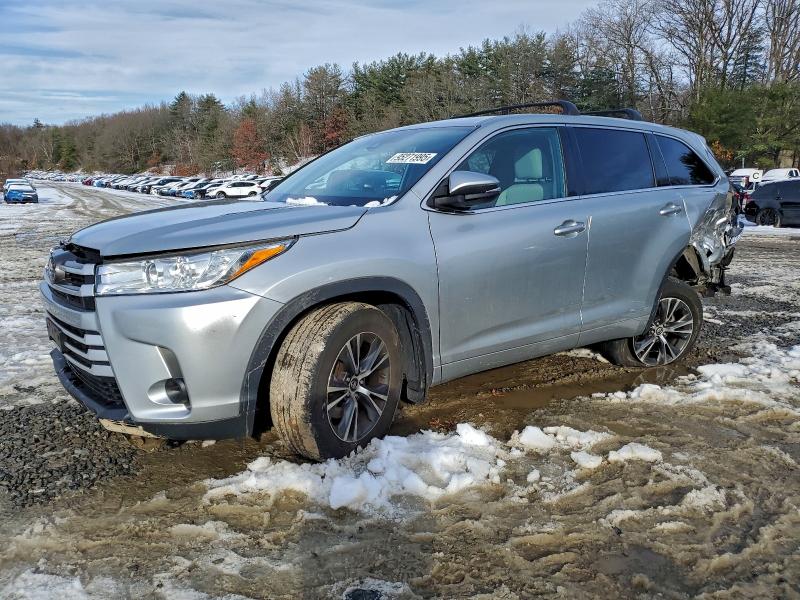 TOYOTA HIGHLANDER 2018 with VIN 5TDBZRFH4JS869618 - Photo from auction