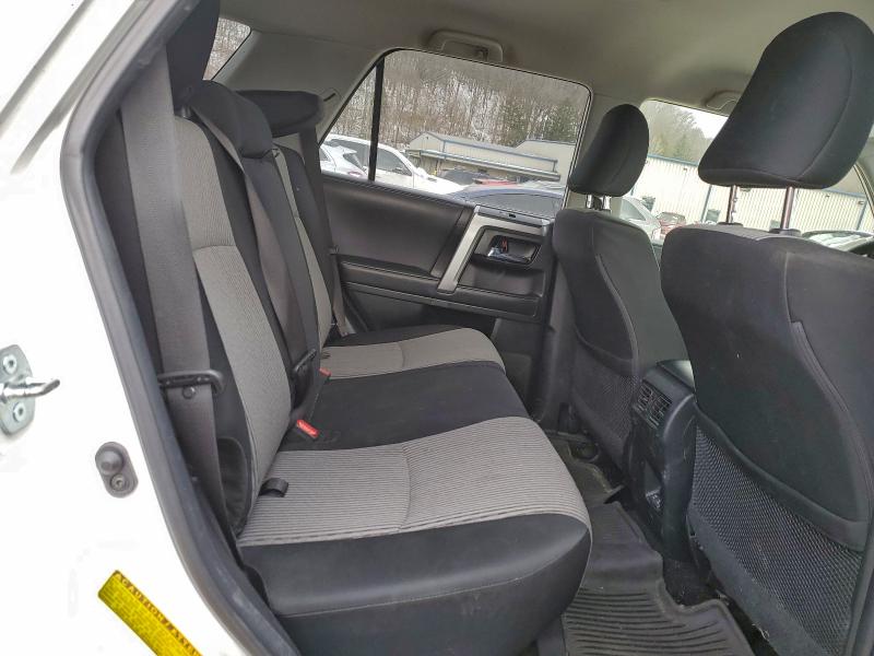 Photo 11 from auction – 2022 TOYOTA 4RUNNER SR with VIN JTEMU5JR8N6015569