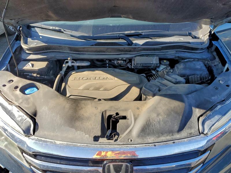Photo 12 from auction – 2017 HONDA PILOT TOUR with VIN 5FNYF6H90HB004246