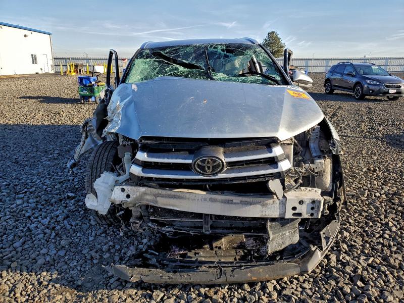 Photo 5 from auction – 2017 TOYOTA HIGHLANDER with VIN 5TDJZRFH5HS413634