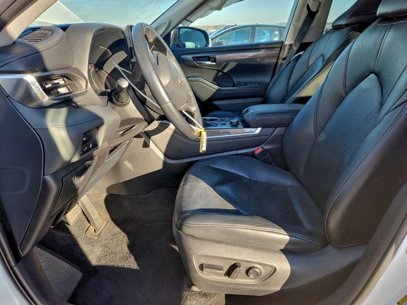 Photo 7 from auction – 2021 TOYOTA HIGHLANDER with VIN 5TDDZRBH1MS132685