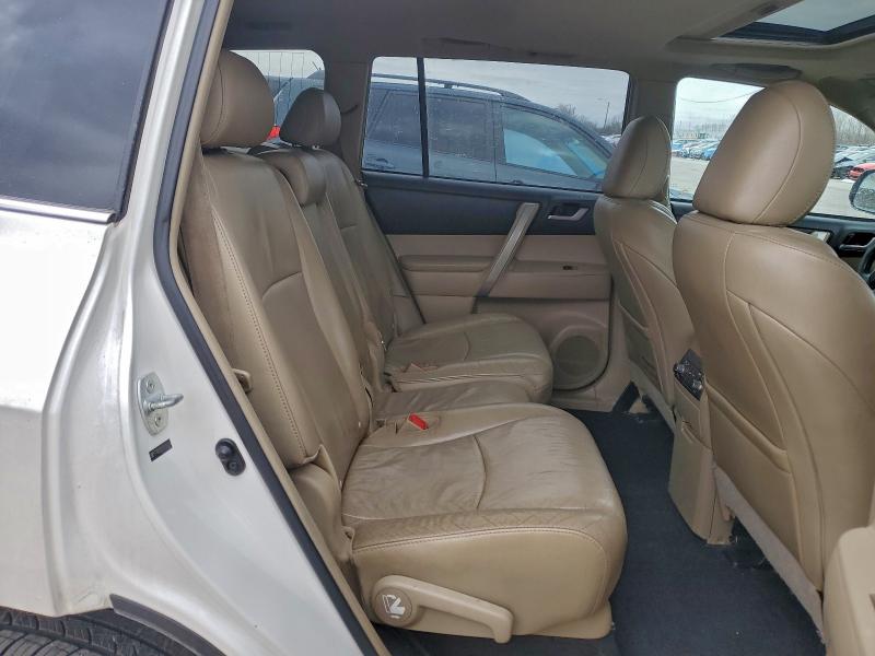 Photo 11 from auction – 2012 TOYOTA HIGHLANDER with VIN 5TDBK3EH0CS151554