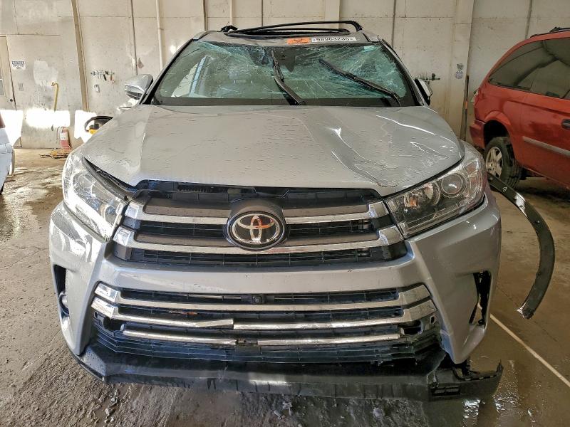 Photo 5 from auction – 2019 TOYOTA HIGHLANDER with VIN 5TDDZRFH7KS984482