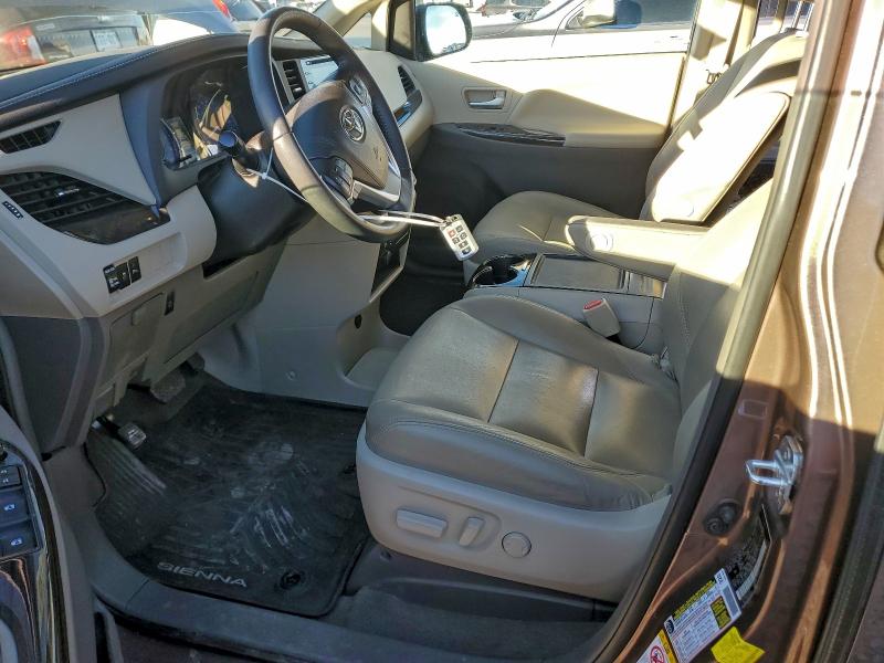 Photo 7 from auction – 2018 TOYOTA SIENNA XLE with VIN 5TDDZ3DC3JS209227