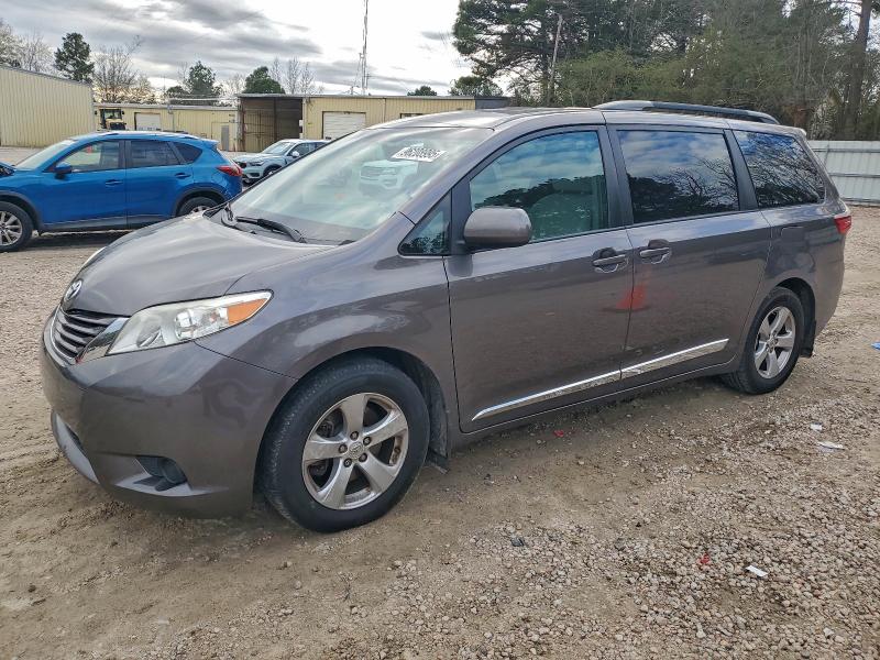 TOYOTA SIENNA LE 2017 with VIN 5TDKZ3DC1HS791863 - Photo from auction
