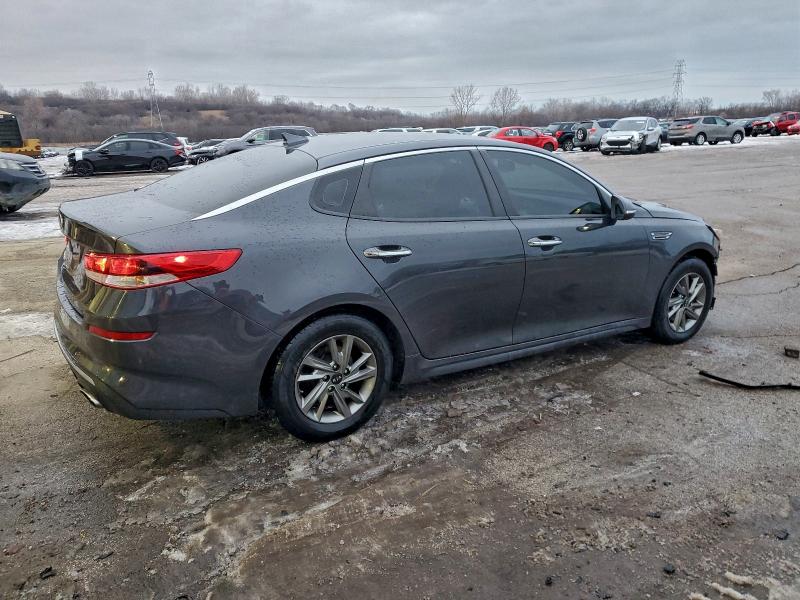 Photo 3 from auction – 2019 KIA OPTIMA LX with VIN 5XXGT4L39KG298326