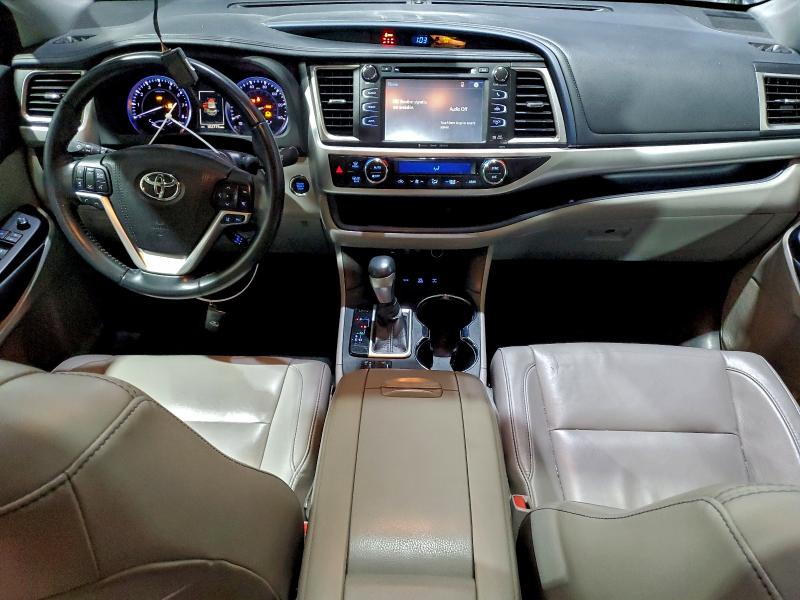 Photo 8 from auction – 2018 TOYOTA HIGHLANDER with VIN 5TDJZRFH4JS880789