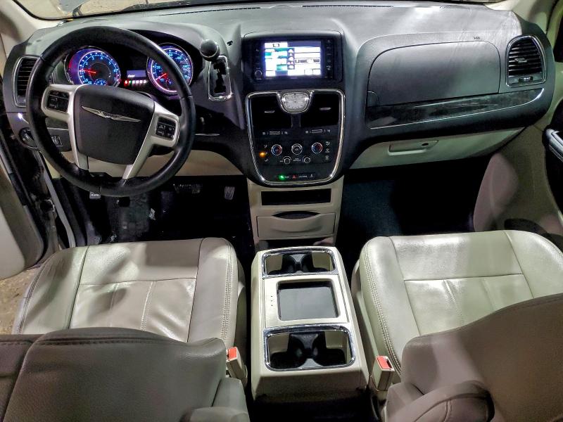 Photo 8 from auction – 2016 CHRYSLER TOWN & COU with VIN 2C4RC1AG2GR112167