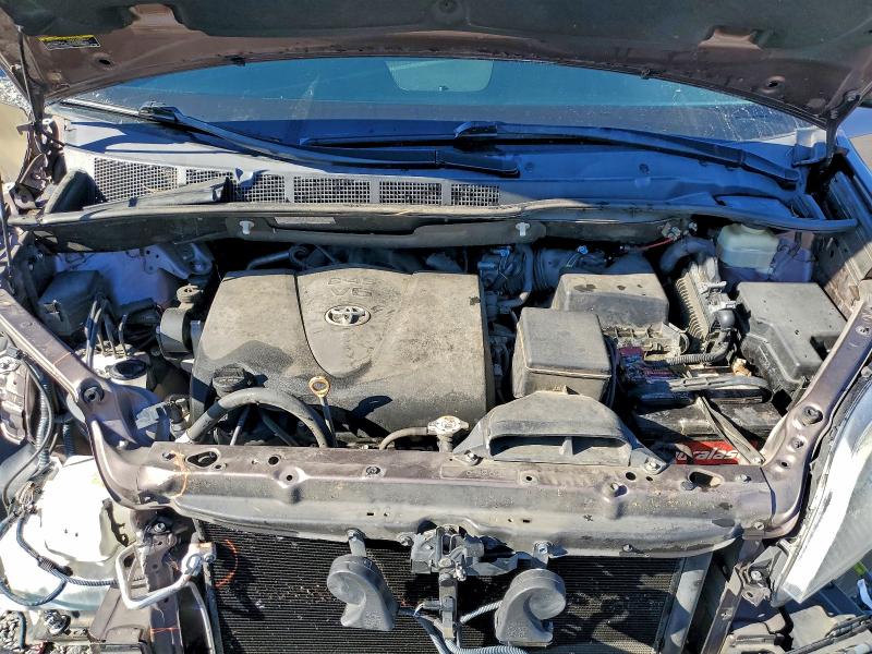 Photo 12 from auction – 2018 TOYOTA SIENNA LE with VIN 5TDKZ3DC2JS935085
