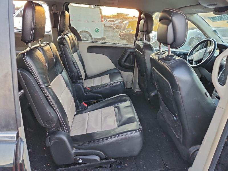 Photo 11 from auction – 2014 CHRYSLER TOWN & COU with VIN 2C4RC1BG8ER461152