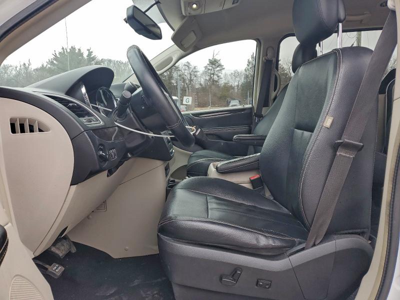 Photo 7 from auction – 2015 CHRYSLER TOWN & COU with VIN 2C4RC1BG1FR534363