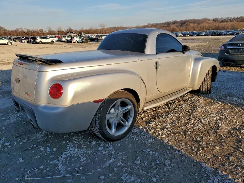Zdjęcie 3 z aukcji – 2004 CHEVROLET SSR z VIN 1GCES14P74B113192