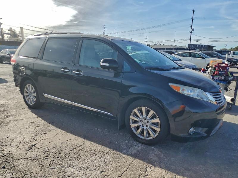 Photo 4 from auction – 2013 TOYOTA SIENNA XLE with VIN 5TDYK3DC8DS380436