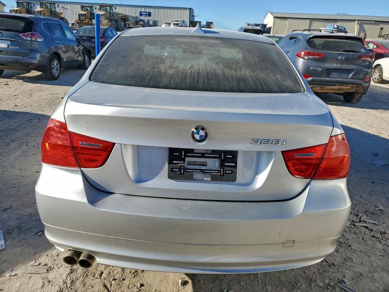 Photo 6 from auction – 2011 BMW 328 I SULE with VIN WBAPH5C51BA442453