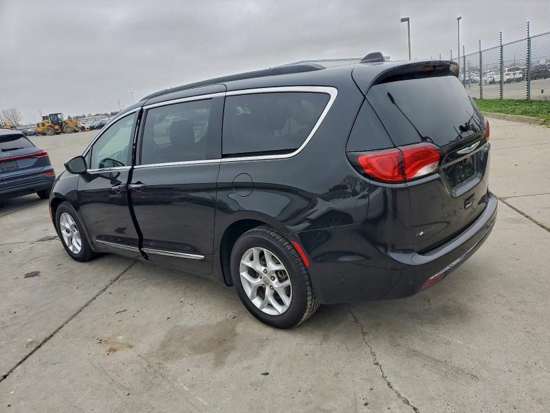 Photo 2 from auction – 2017 CHRYSLER PACIFICA with VIN 2C4RC1BG2HR820855
