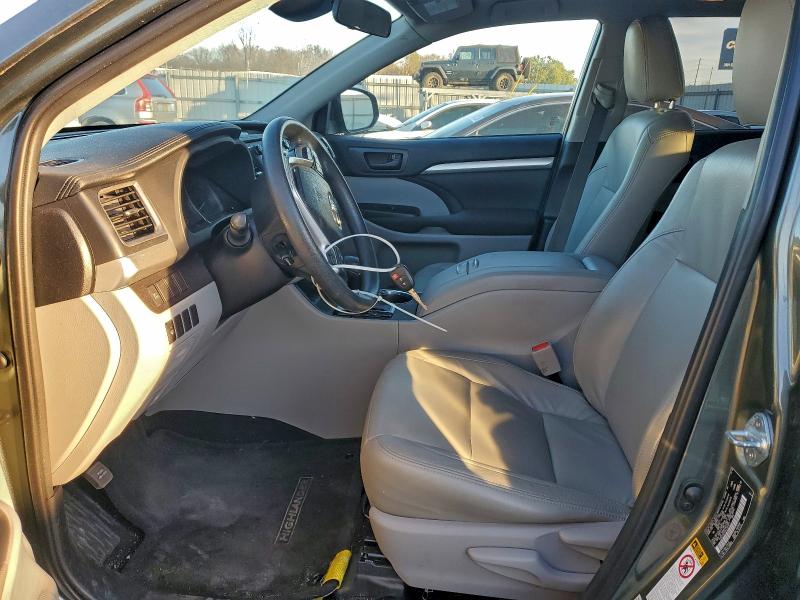 Photo 7 from auction – 2019 TOYOTA HIGHLANDER with VIN 5TDZZRFH3KS300971