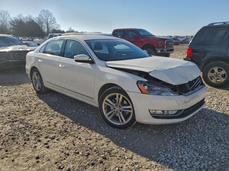 Photo 4 from auction – 2015 VOLKSWAGEN PASSAT SEL with VIN 1VWCV7A31FC076167