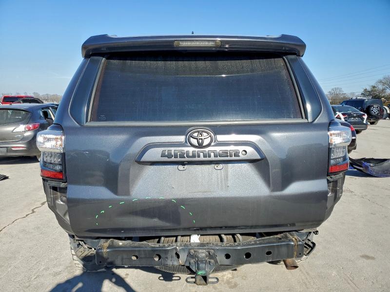 Photo 6 from auction – 2018 TOYOTA 4RUNNER SR with VIN JTEBU5JR1J5517198