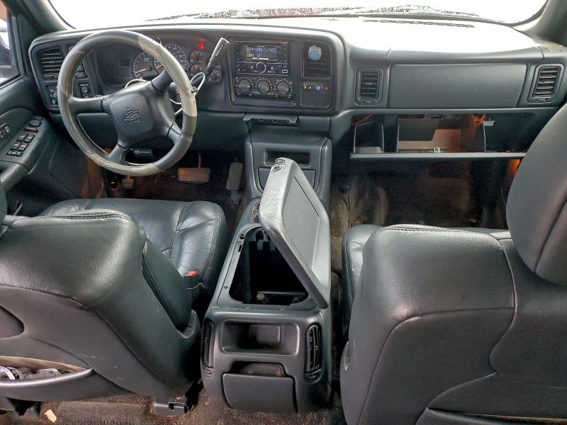 Photo 8 from auction – 2002 CHEVROLET AVALANCHE with VIN 3GNEK13T02G118051