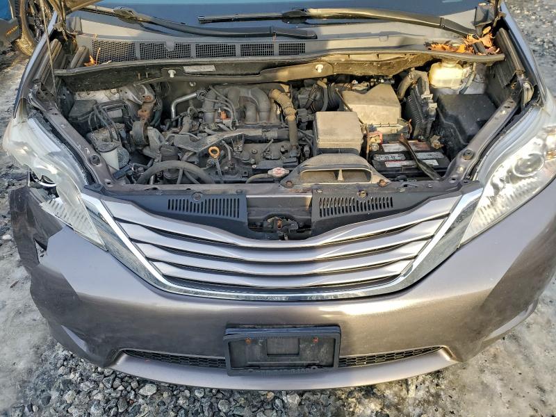Photo 12 from auction – 2017 TOYOTA SIENNA XLE with VIN 5TDDZ3DC0HS170817