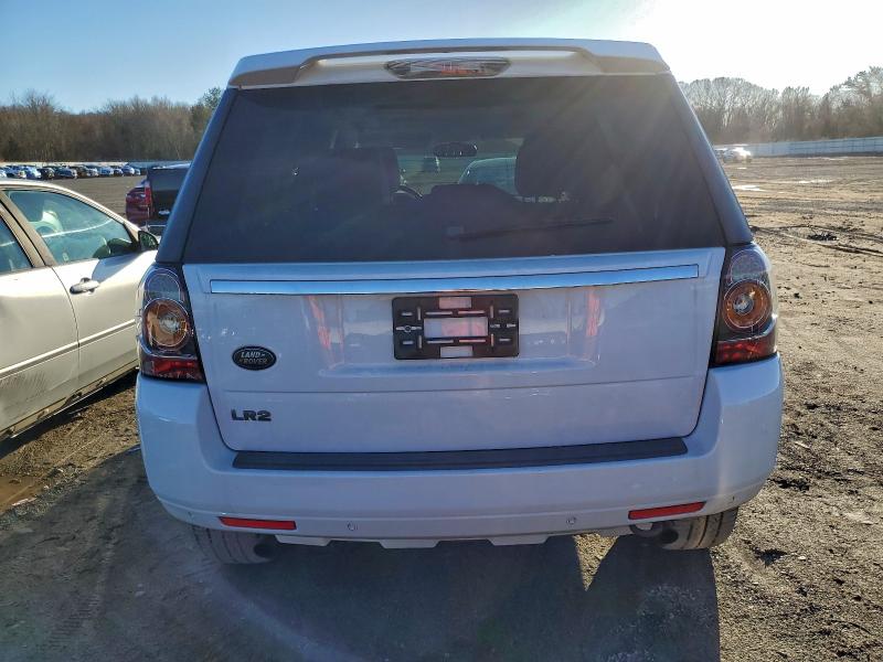 Photo 6 from auction – 2014 LAND ROVER LR2 HSE with VIN SALFR2BG2EH382863
