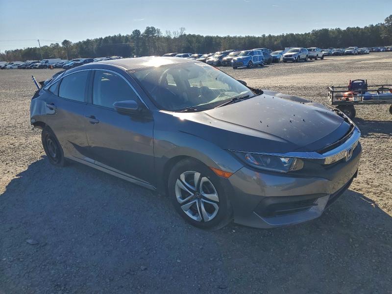 Photo 4 from auction – 2018 HONDA CIVIC LX with VIN 19XFC2F57JE033134