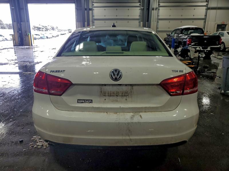 Photo 6 from auction – 2014 VOLKSWAGEN PASSAT SE with VIN 1VWBN7A34EC013767