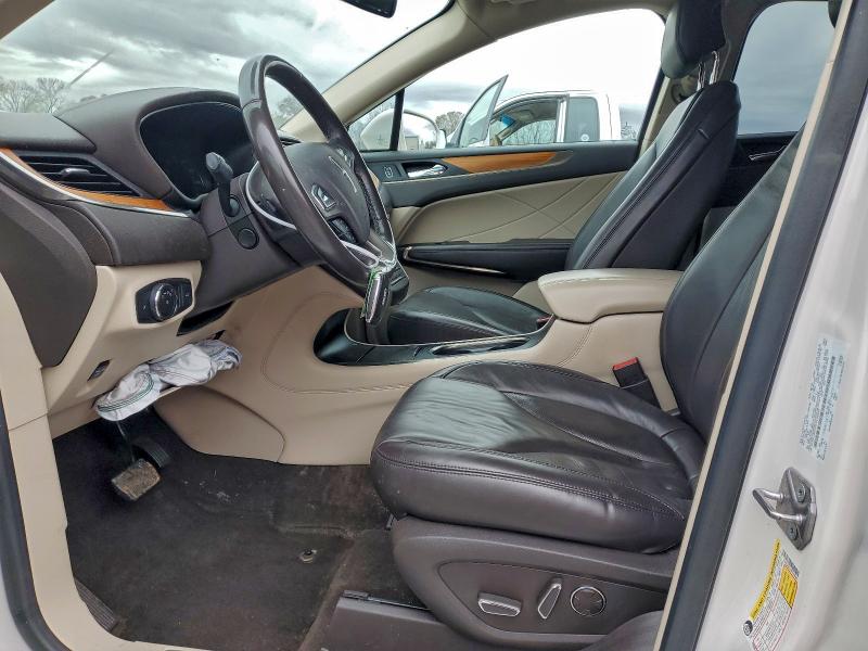 Photo 7 from auction – 2019 LINCOLN MKC with VIN 5LMCJ2C97KUL09260