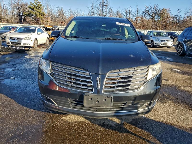 Photo 5 from auction – 2018 LINCOLN MKT with VIN 2LMHJ5AT4JBL01280