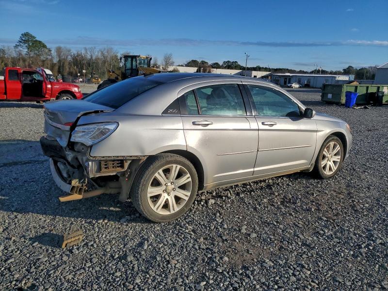 Photo 3 from auction – 2013 CHRYSLER 200 TOURIN with VIN 1C3CCBBB3DN656236