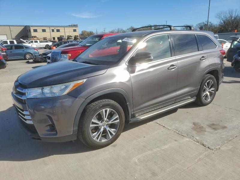 TOYOTA HIGHLANDER 2019 with VIN 5TDBZRFH6KS923454 - Photo from auction