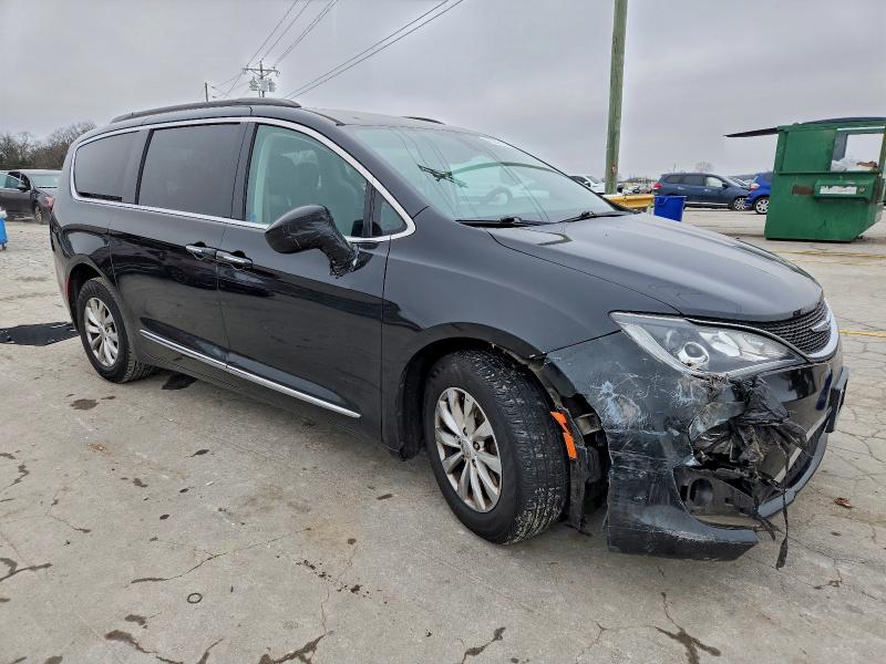Photo 4 from auction – 2017 CHRYSLER PACIFICA T with VIN 2C4RC1BG3HR576486