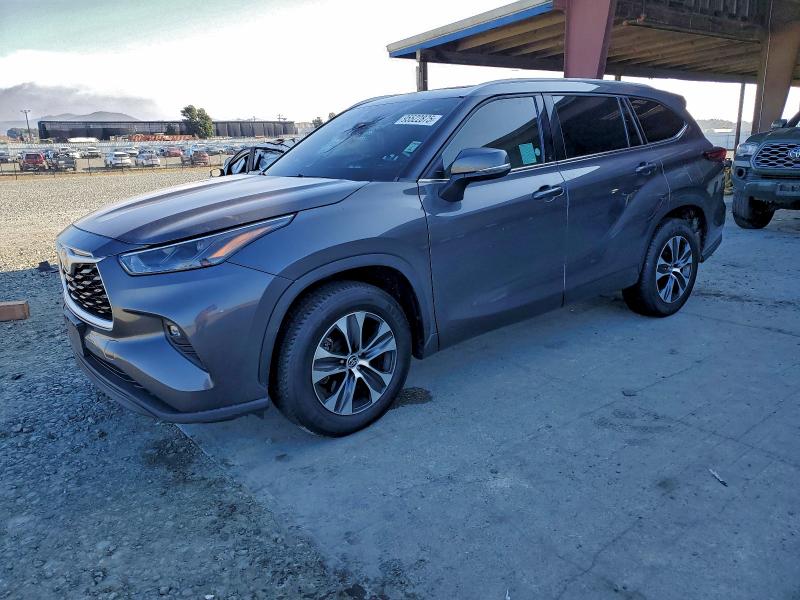 TOYOTA HIGHLANDER 2022 with VIN 5TDGZRAH6NS121326 - Photo from auction