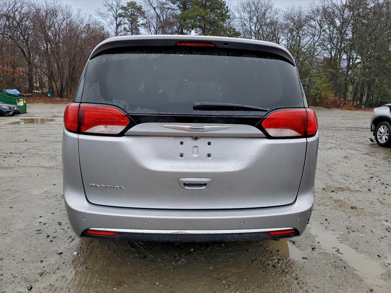 Photo 6 from auction – 2017 CHRYSLER PACIFICA T with VIN 2C4RC1BG6HR745691