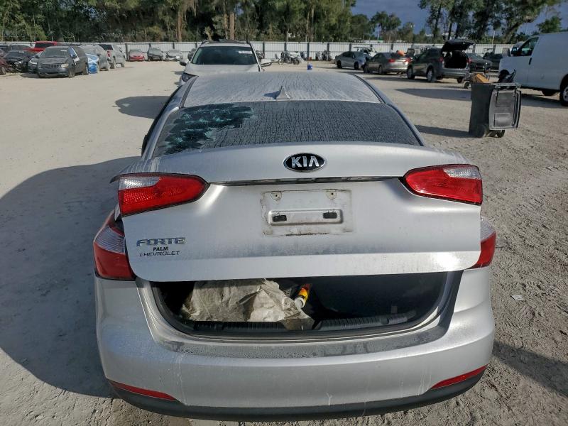 Photo 6 from auction – 2016 KIA FORTE LX with VIN KNAFK4A64G5441901