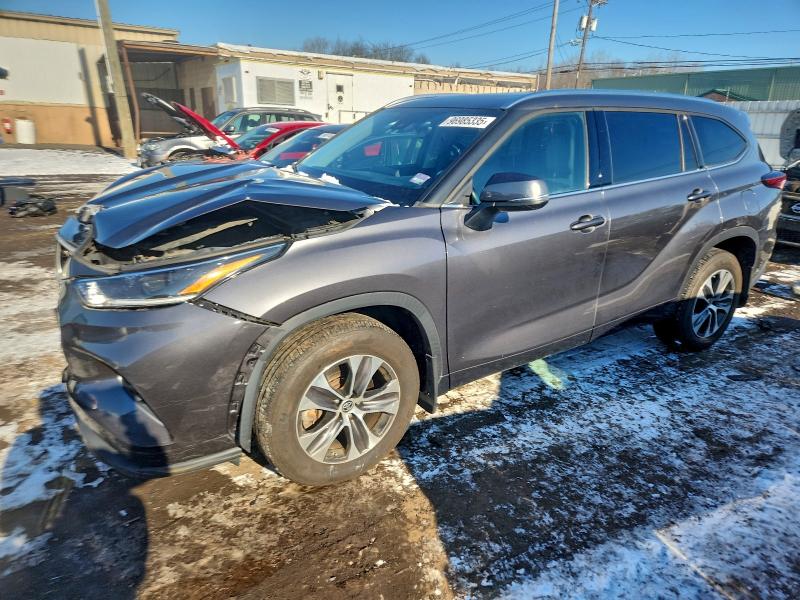 TOYOTA HIGHLANDER 2021 with VIN 5TDGZRBH7MS540976 - Photo from auction