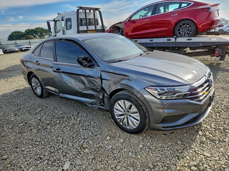 Photo 4 from auction – 2019 VOLKSWAGEN JETTA with VIN 3VWC57BU4KM031126